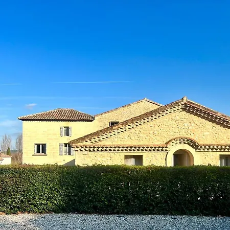 Domaine De La Source, Charme & Piscine A *